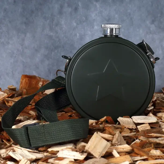Edelstahlflachmann – Feldflasche mit Schulterriemen