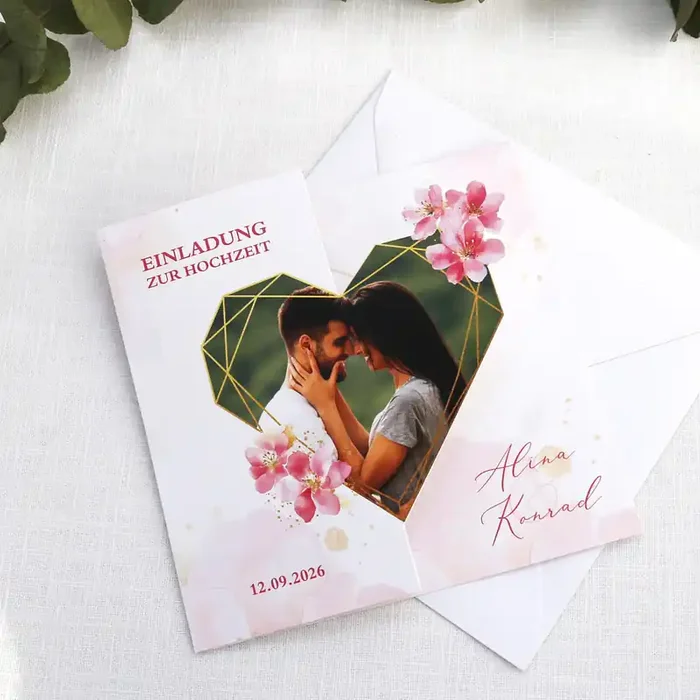 Einladungskarte zur Hochzeit – Faltkarte mit Foto im Blüten-Herz