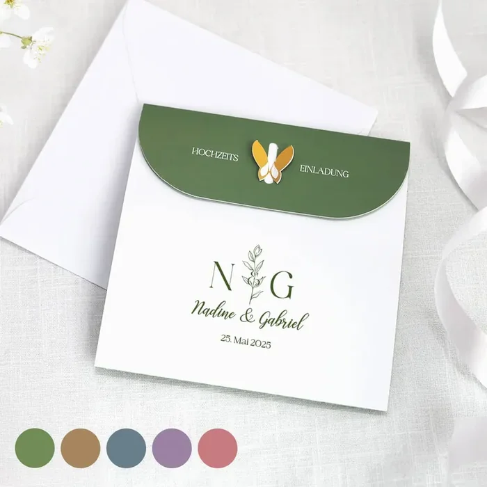 Einladungskarte zur Hochzeit mit Schmetterlingsverschluss