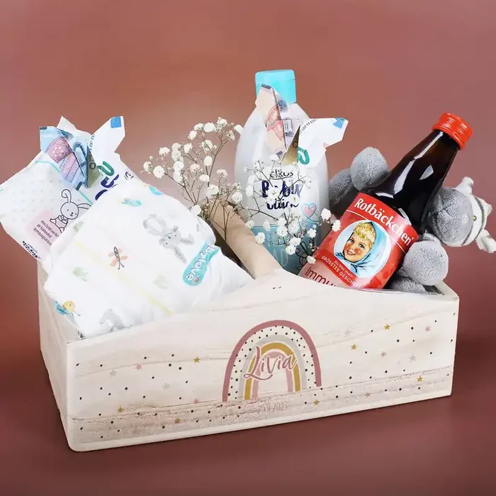 Geschenkkorb mit Regenbogenmotiv mit Name und Datum für Mädchen oder Jungen