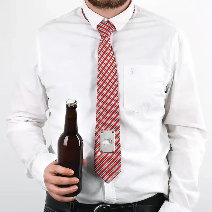Gestreifte Krawatte mit Flaschenöffner