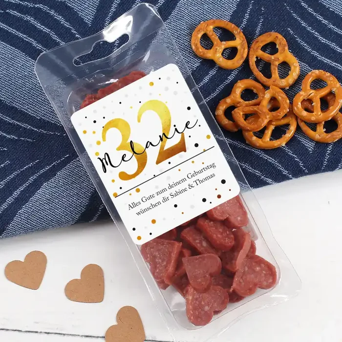 Kleine Salami-Herzen zum Geburtstag mit Name und Alter bedruckt